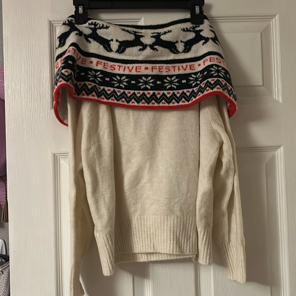H&M Christmas Sweater - Picture 1 of 3